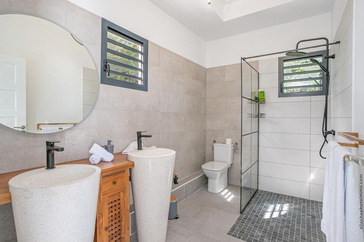 Location villa luxe Le Diamant Martinique - Salle de bain Ch 2